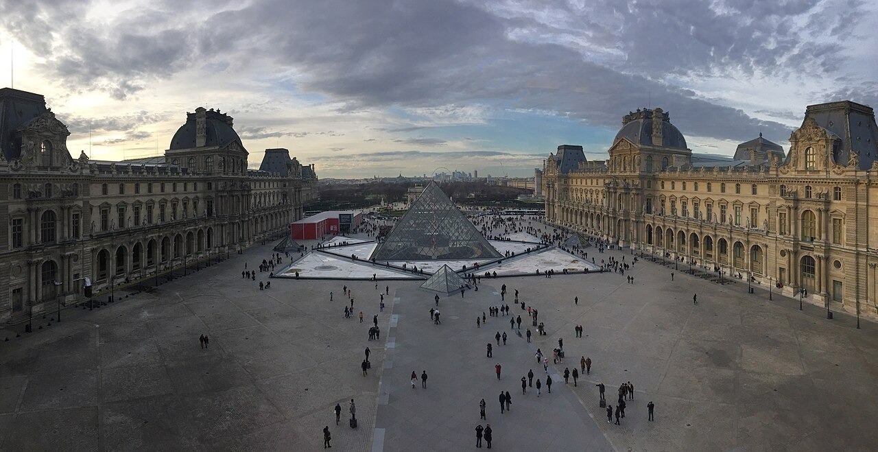 Il Louvre, la piramide e la paura del nuovo