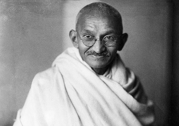 Gandhi, la morte violenta di un pacifista