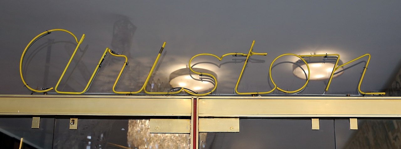 Stranieri a Sanremo: barconi, onde, speranze