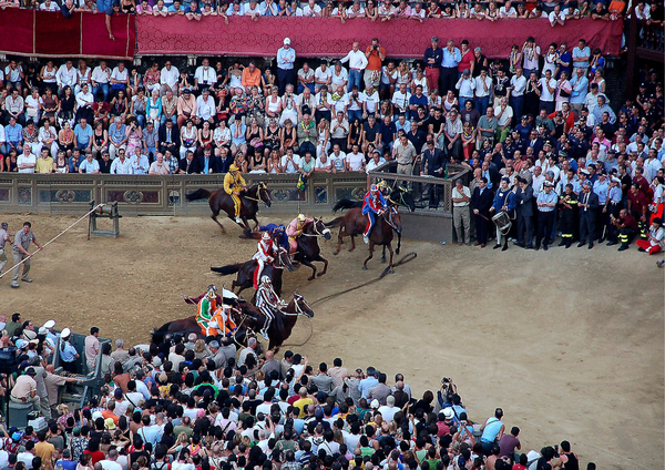 Agosto 1633, a Siena il primo Palio della storia� ��