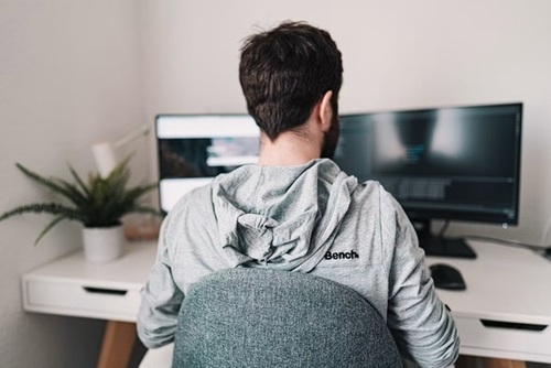 I troppi complimenti dell'intelligenza artificiale��